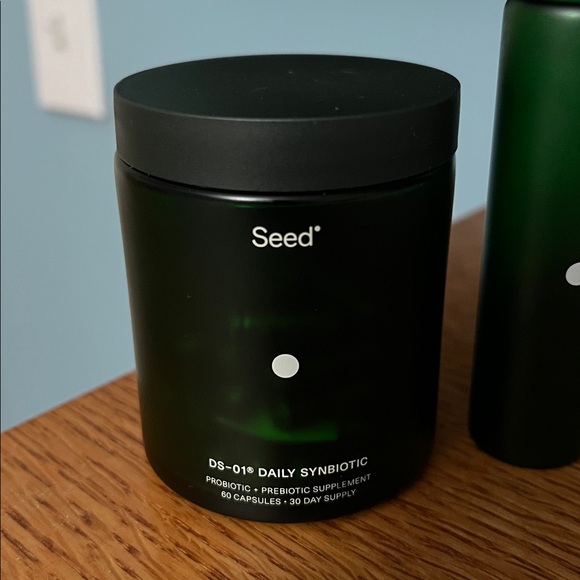 Seed DS-01 Daily Synbiotic probiotic prebiotic supplement in glass and refill - Picture 2 of 5